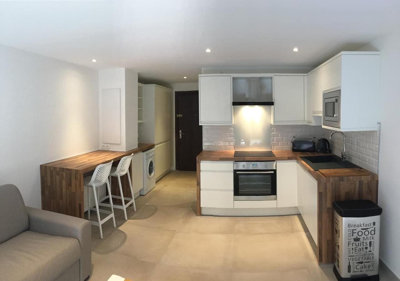 Tres Beau Studio Avec Terrasse, Situe A 100M Des Plages De Juans Les Pins Antibes Eksteriør bilde